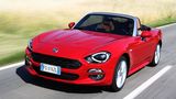 Die lange Motorhaube ist charakteristisch für den Fiat 124 Spider