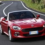 Das Dach wird wie beim Mazda mit der Hand geöffnet und geschlossen