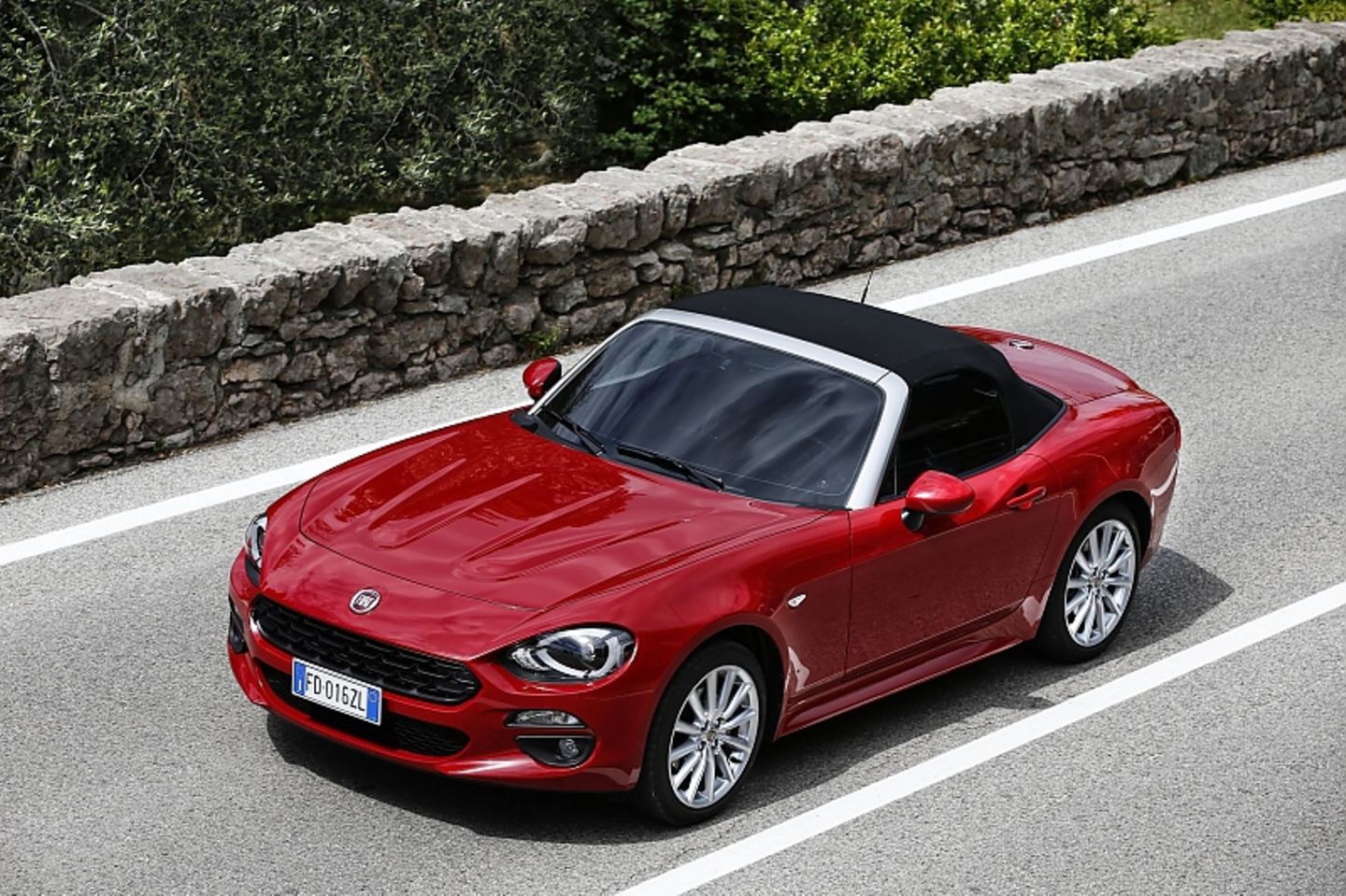 Der Fiat 124 Spider erreicht nach 7,5 Sekunden 100 km/h
