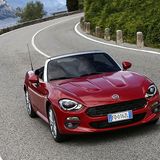 Der Fiat 124 Spider liegt gut in der Hand