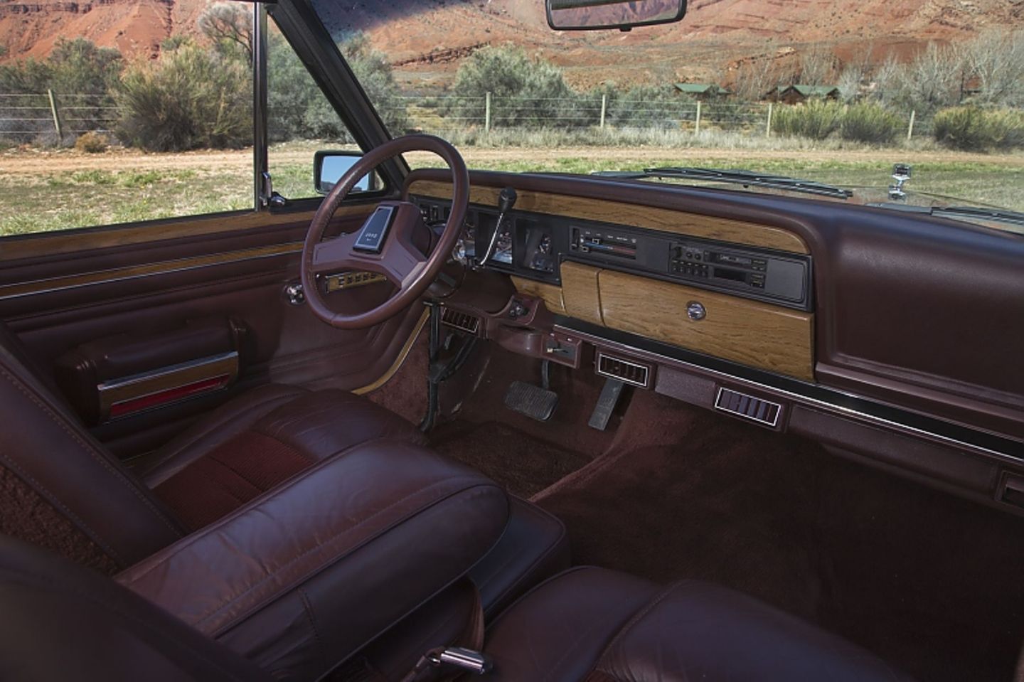 Der Jeep Grand Wagoneer lädt zum gemütlichen Gleiten ein