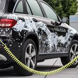 Mercedes GLC Fuel Cell 2017 - an der Steckdose lädt sich das Elektromodul für bis zu 50 Kilometer auf