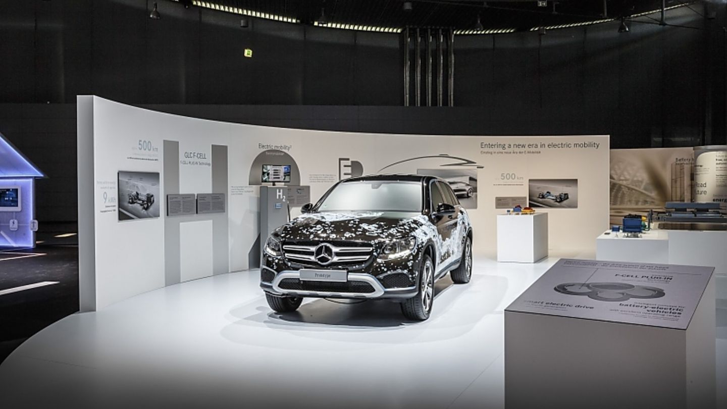 Mercedes GLC Fuel Cell 2017