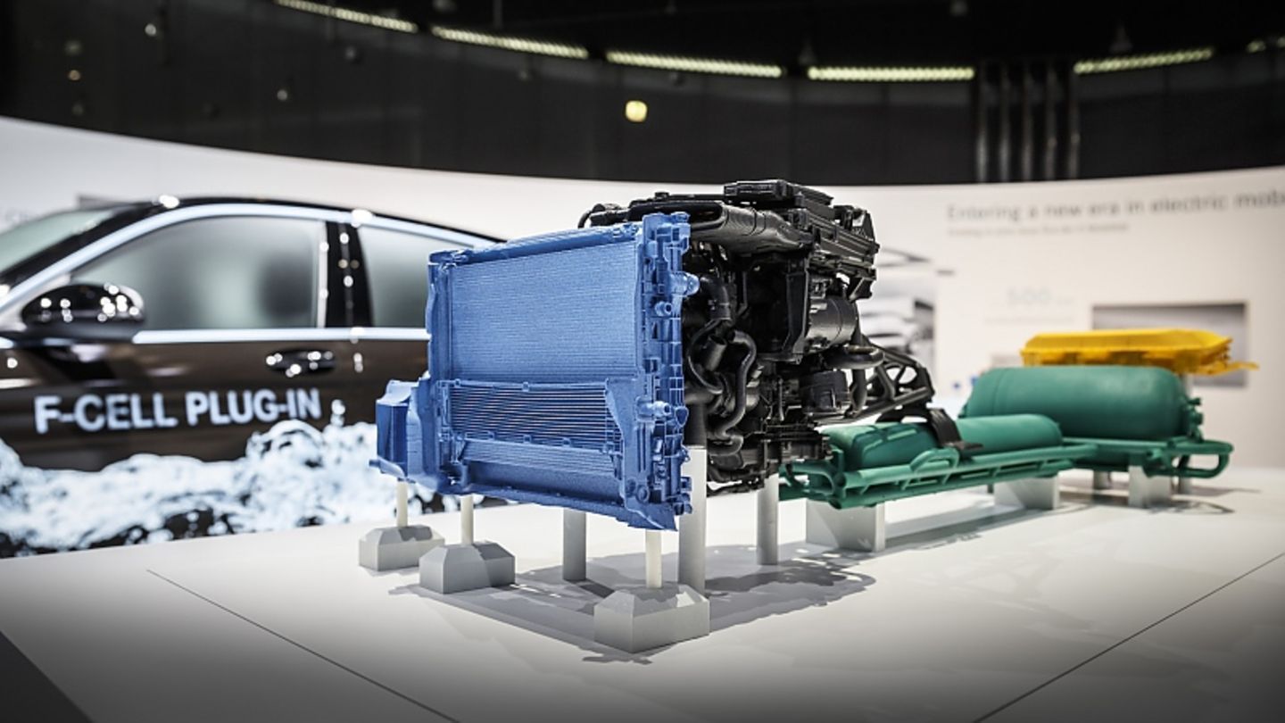Mercedes GLC Fuel Cell 2017