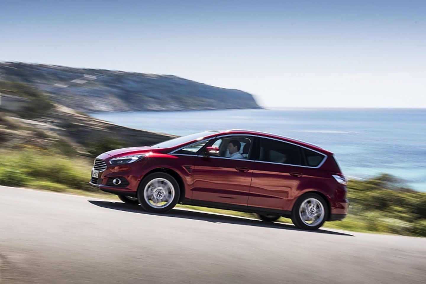 Per Gestensteuerung läßt sich beim Ford S-Max die Kofferraumklappe öffnen.
