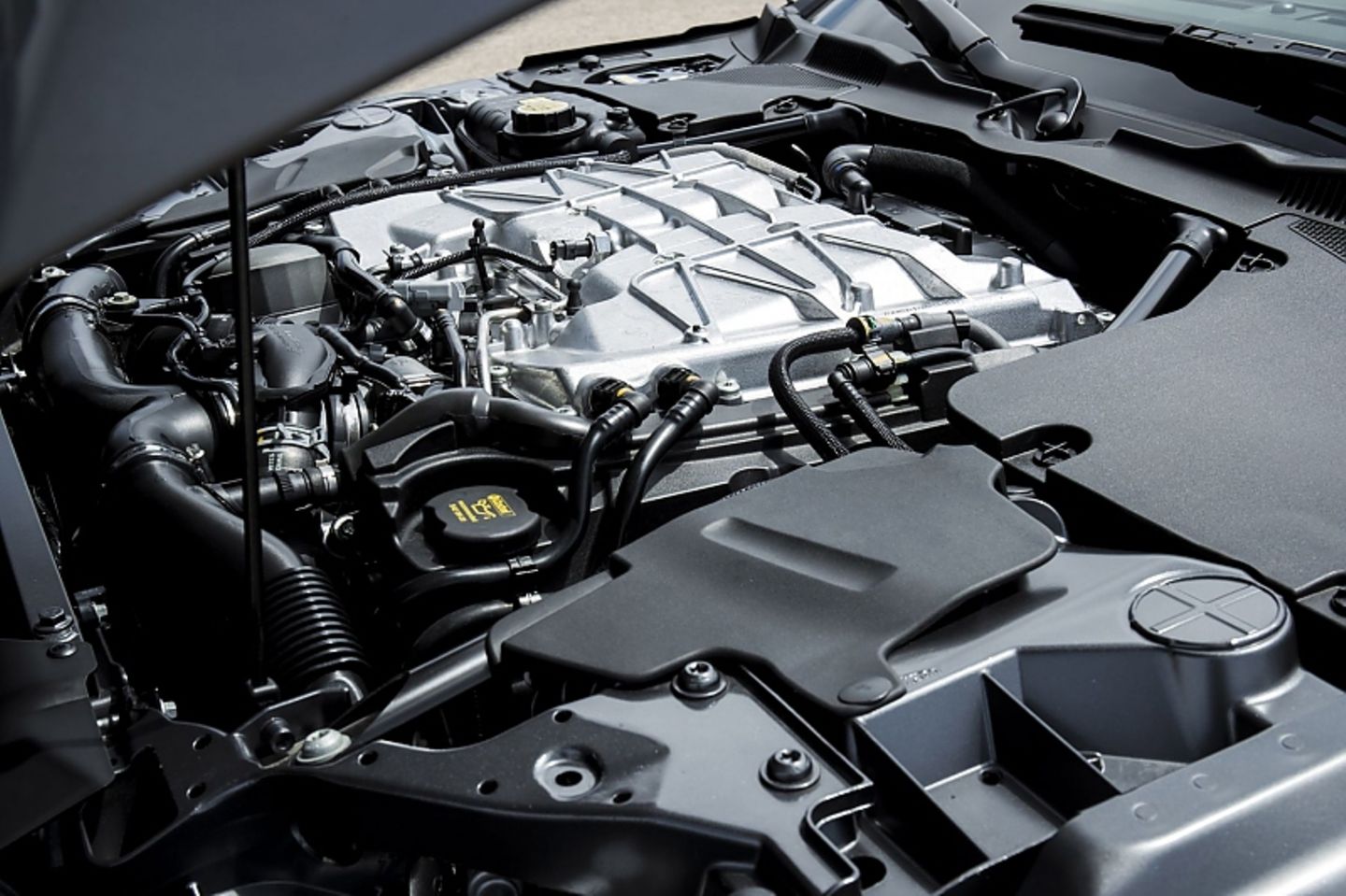 Der Fünf-Liter-Motor leistet 423 kW / 575 PS
