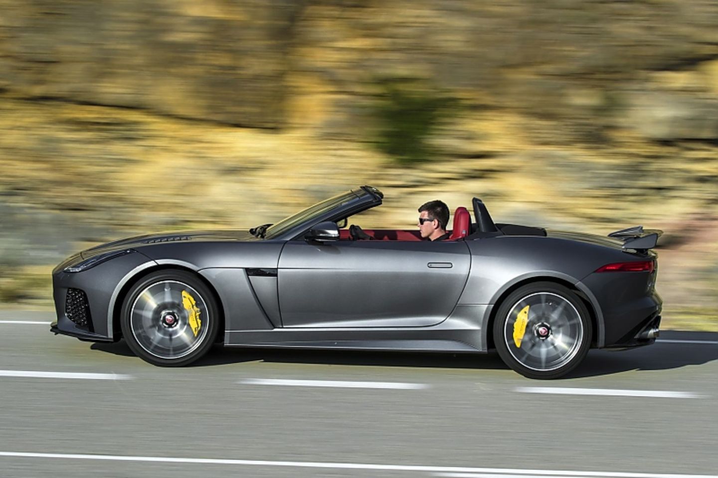 Der Jaguar F Type SVR ist bis zu 50 Kilogramm leichter als die herkömmlichen Modelle