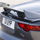 Der größere Spoiler sorgt für Anpressdruck