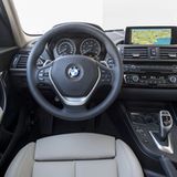 Die Bedienung ist sehr eingängig und lenkt den Fahrer kaum ab