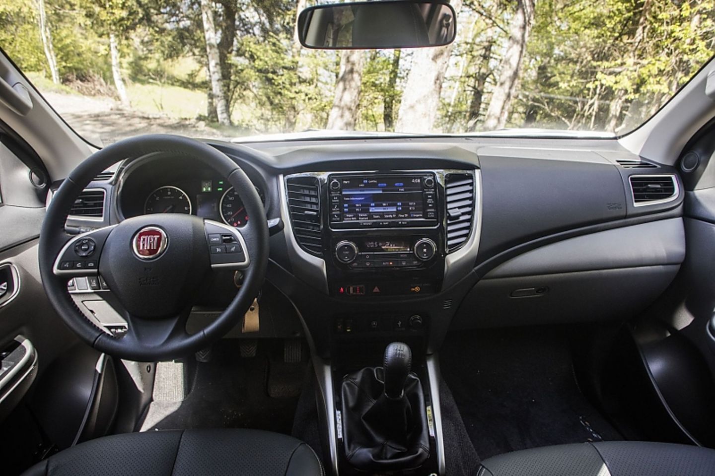 Das Cockpit des Fiat Fullback.