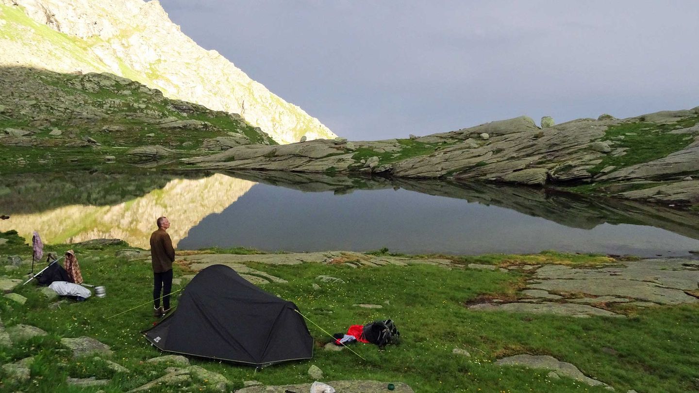 Einsames Zelten: Grande Traversata delle Alpi