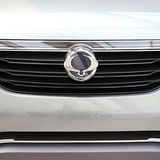 Das Ssangyong-Emblem ziert den Kühlergrill