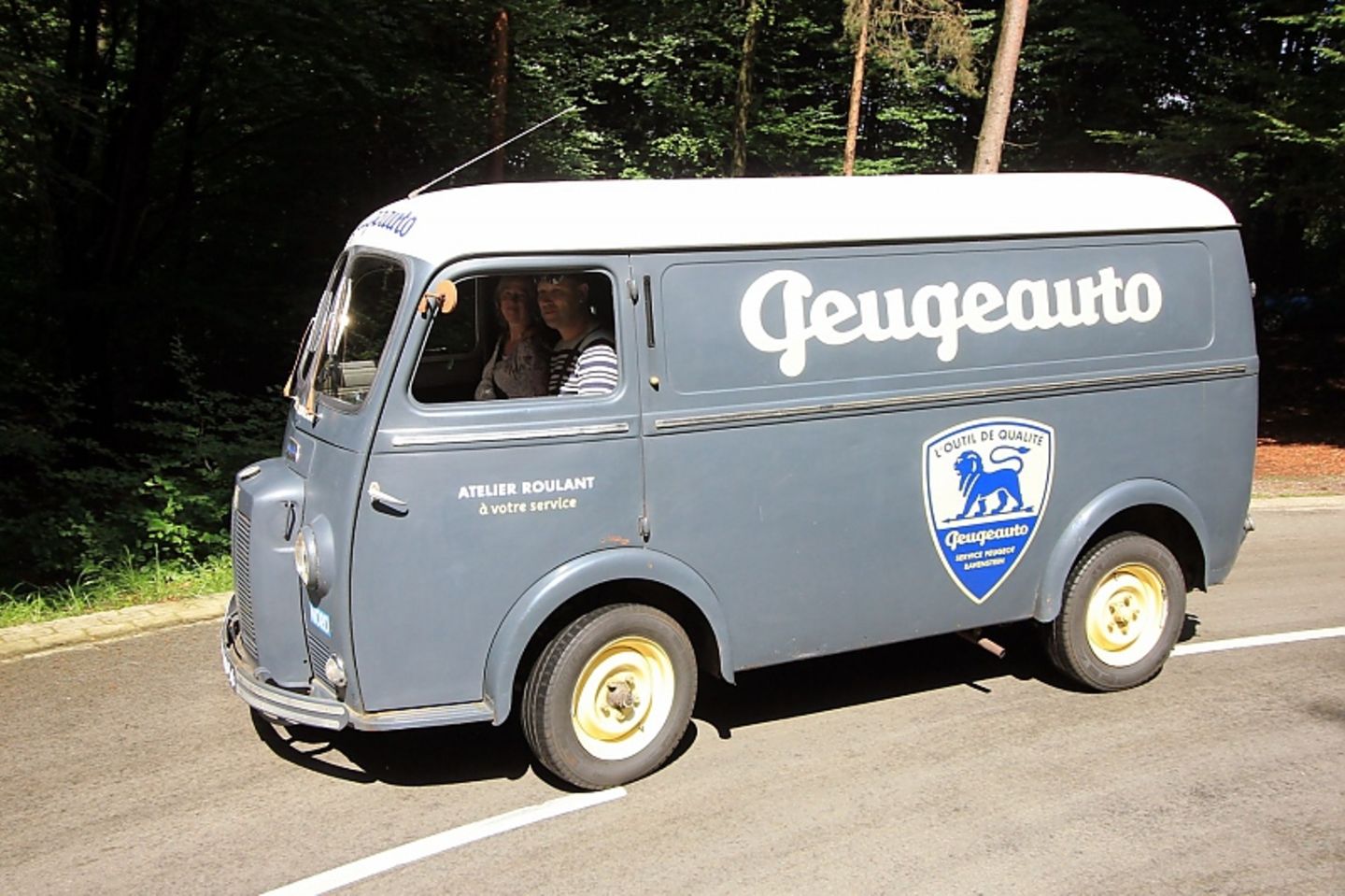 Ein Peugeot D4A Bus sorgte für Aufsehen.