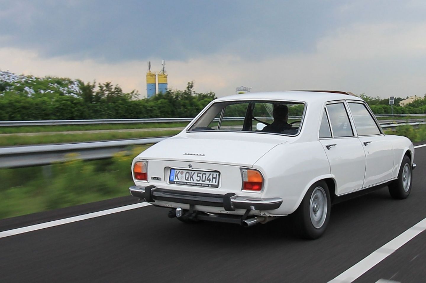 Dieser Peugeot 504 kam direkt aus Köln zum Treffen in den Niederlanden.