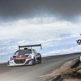 Sebastien Loeb brauchte mit seinem 875 PS starken Peugeot 208 T16 PP 2013 nur 8:13.878 Minuten.