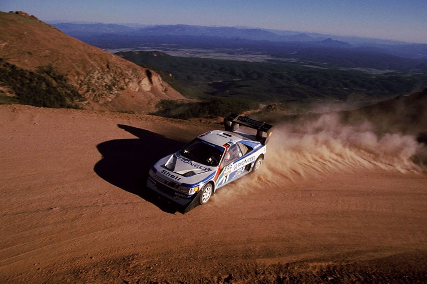 Der Peugeot 405 Turbo 16 von 1989 beim Pikes Peak Bergrennen.