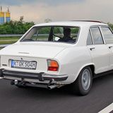 In der Praxis sollte hingegen mit der Tankstellensuche bereits nach gut der Hälfte begonnen werden.