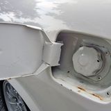 10,8 Liter Benzin verbraucht er theoretisch auf 100 Kilometern.