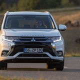 Zwei E-Motoren mit je 82 PS (an der Vorder- und Hinterachse) unterstützen den Verbrenner