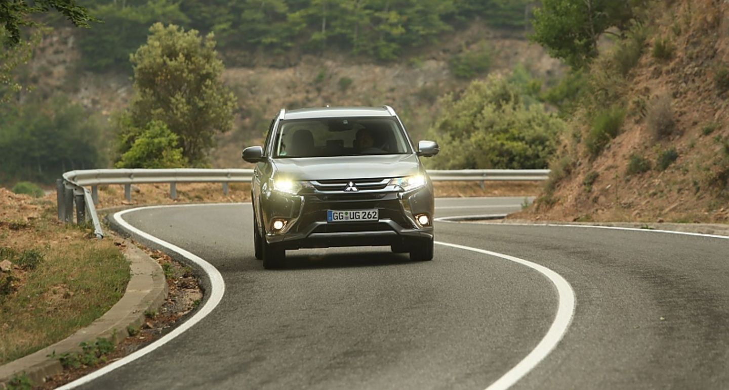 Nach elf Sekunden erreicht der Mitsubishi Outlander PHEV die 100-km/h-Marke