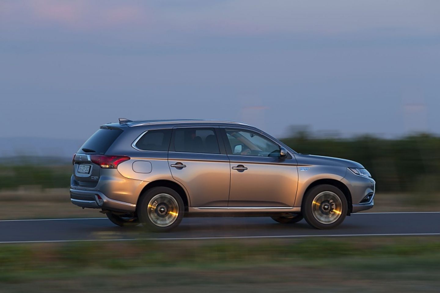 Der Mitsubishi Outlander PHEV bietet auch hinten viel Platz