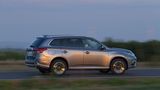 Der Mitsubishi Outlander PHEV bietet auch hinten viel Platz