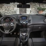 Das Cockpit des Ford Fiesta ST200.
