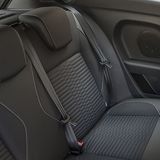 Hinten geht es ähnlich sportlich zur Sache.