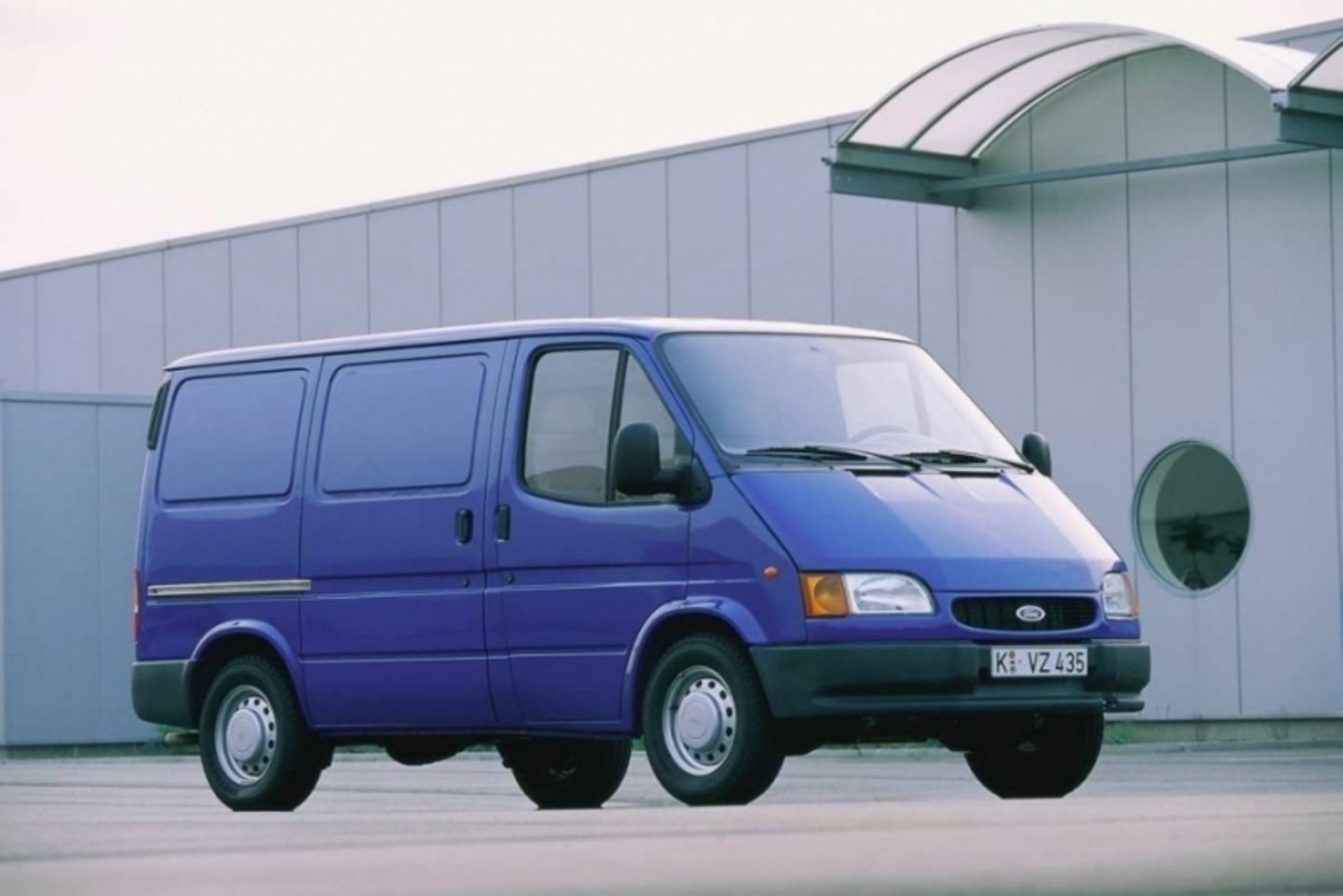 Der Ford Transit der vierten Generation aus dem Jahr 1994.
