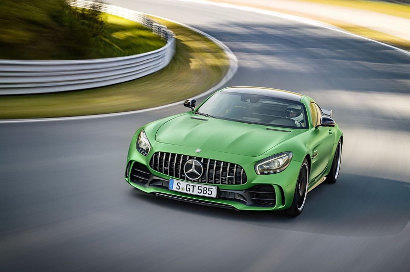 Mercedes AMG GT R 105
