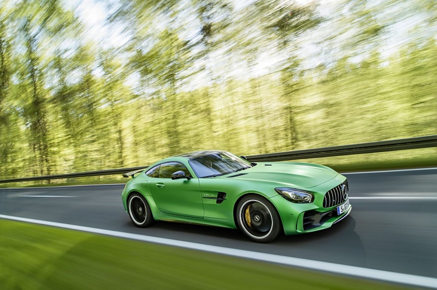 Mercedes AMG GT-R