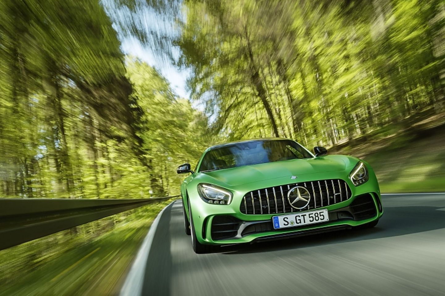 Mercedes AMG GT-R