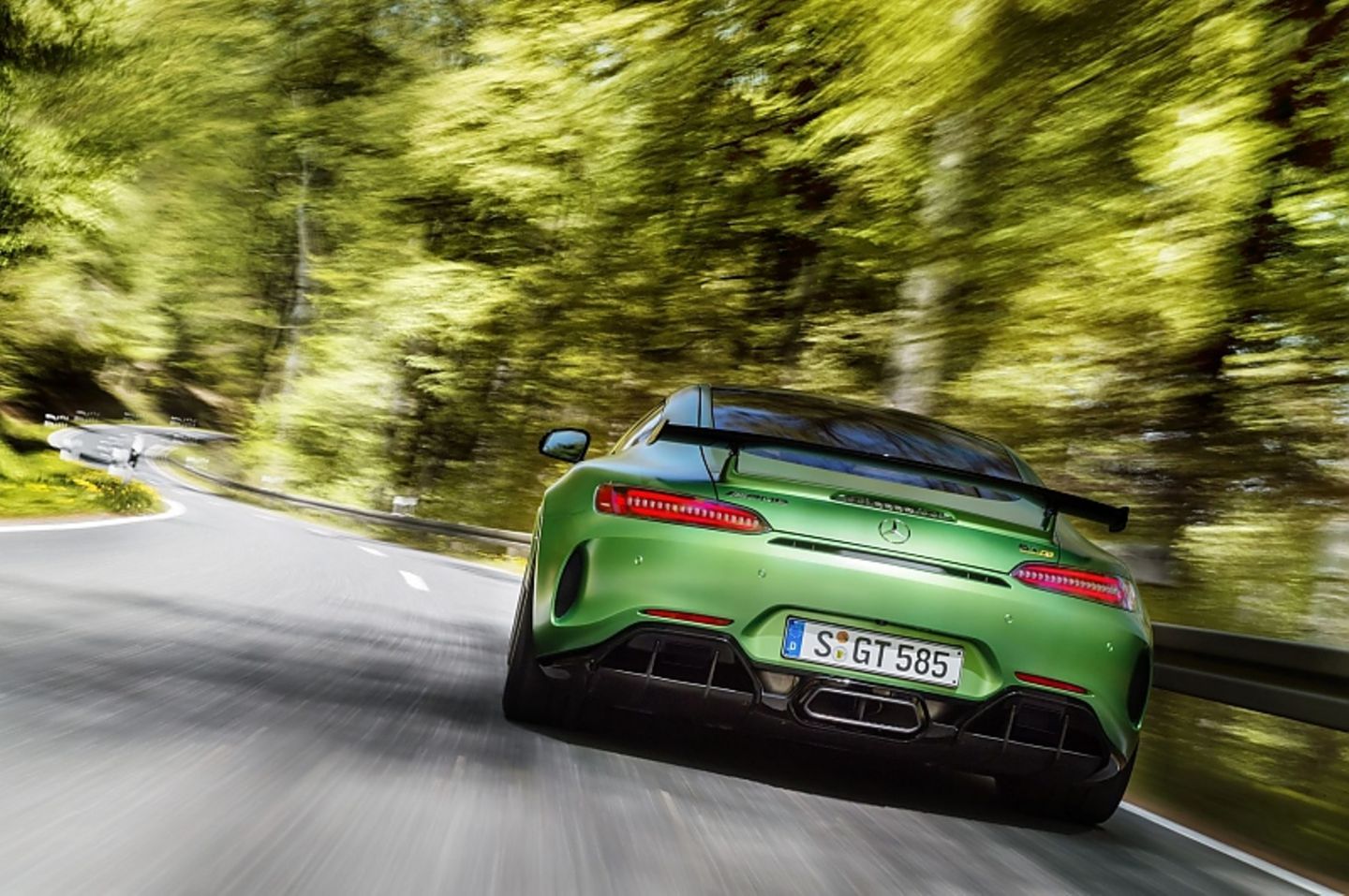 Mercedes AMG GT-R