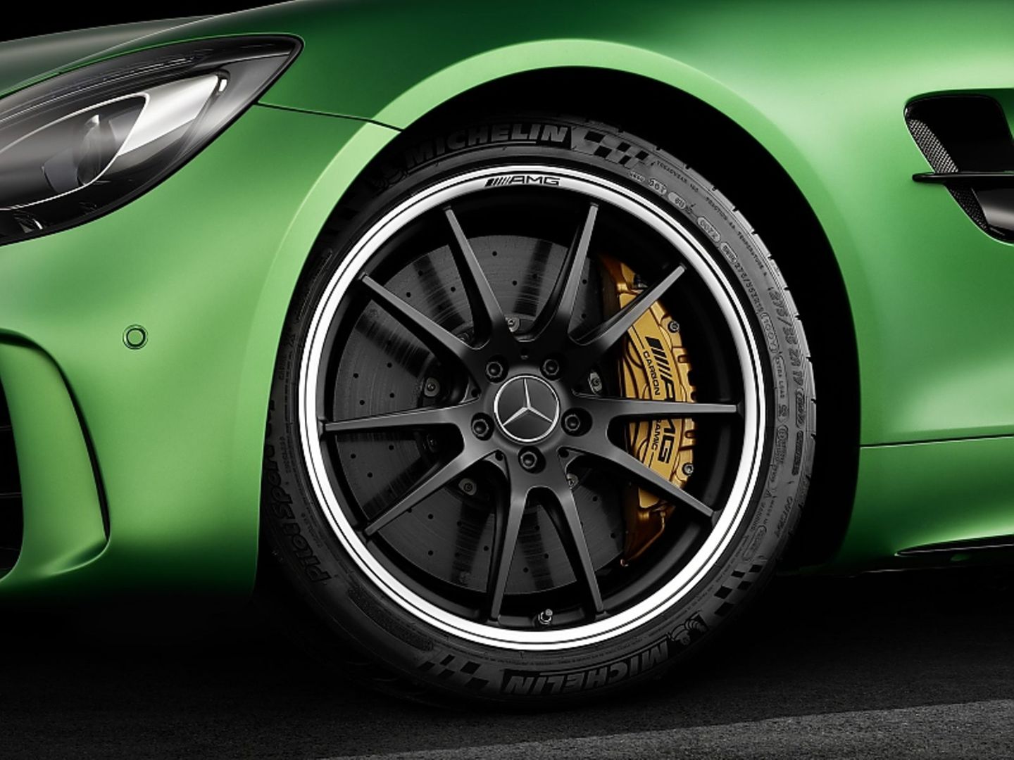 Mercedes AMG GT-R