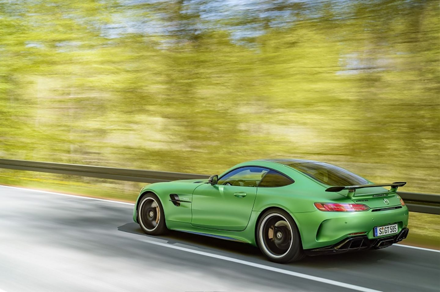 Mercedes AMG GT-R