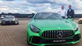 Tobias Moers und Lewis Hamilton mit dem neuen Mercedes AMG GT R