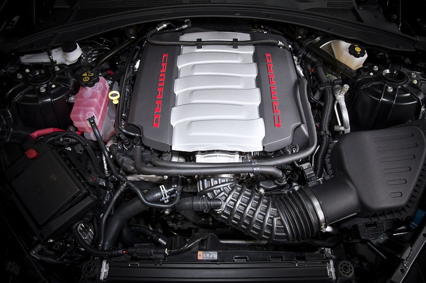 Der 6.2-Liter-V8-Motor leistet 453 PS