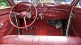 Das Cockpit des Peugeot 402 Eclipse.