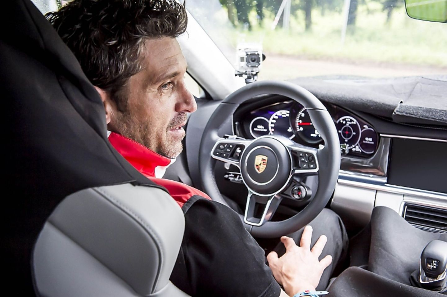 Patrick Dempsey im neuen Porsche Panamera.