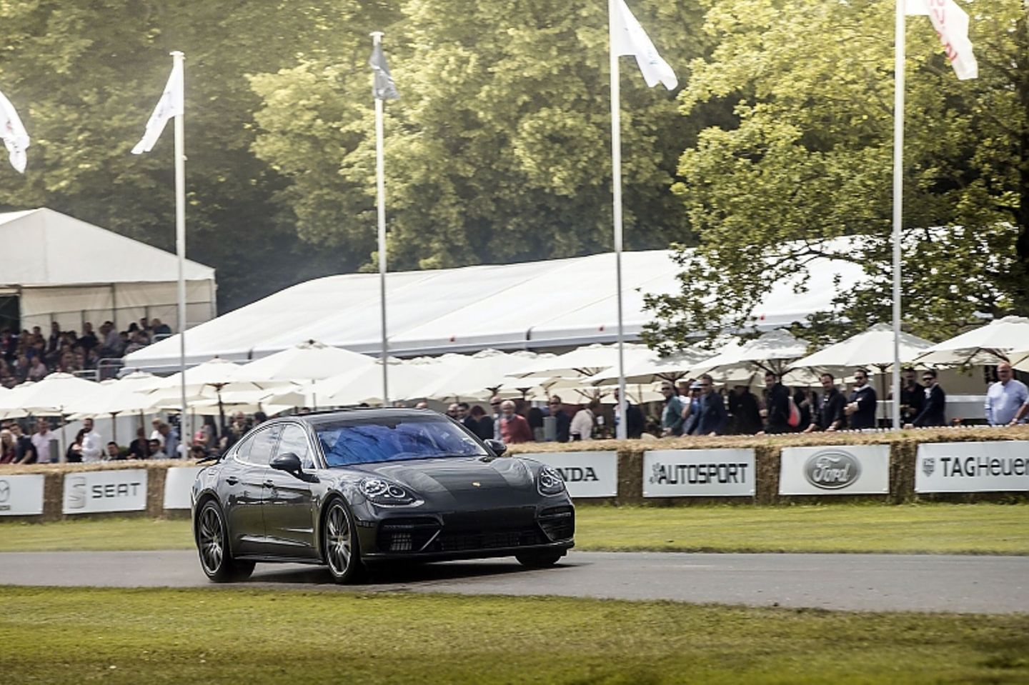 153.011 Euro kostet der Porsche Panamera Turbo.