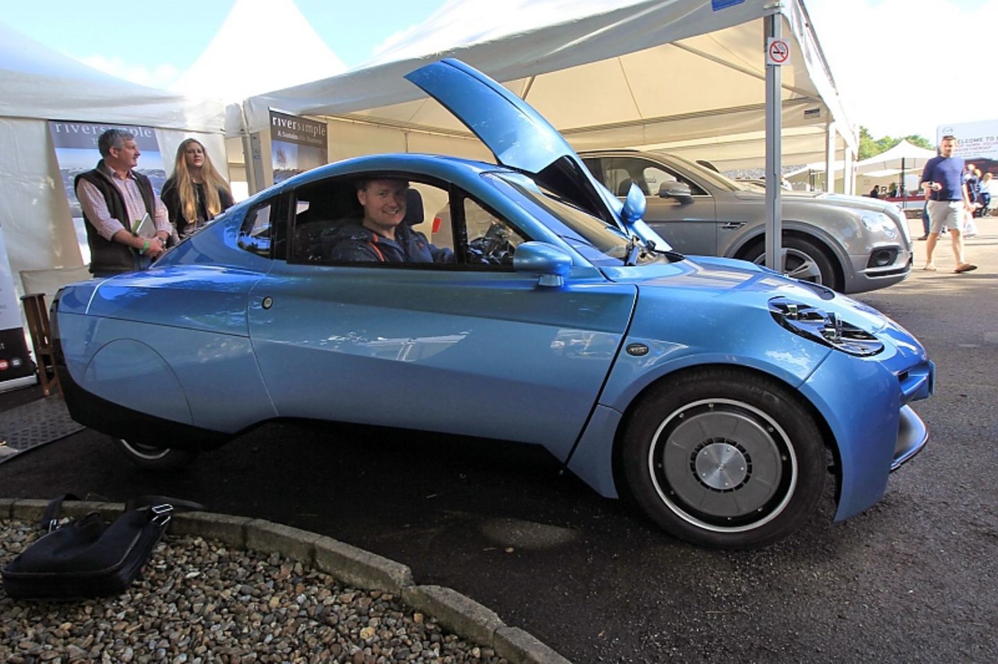 Der Riversimple Rasa nimmt auch 1,95 Meter große Fahrer auf.