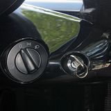 Die Schalter und Knöpfe kommen von Ford.