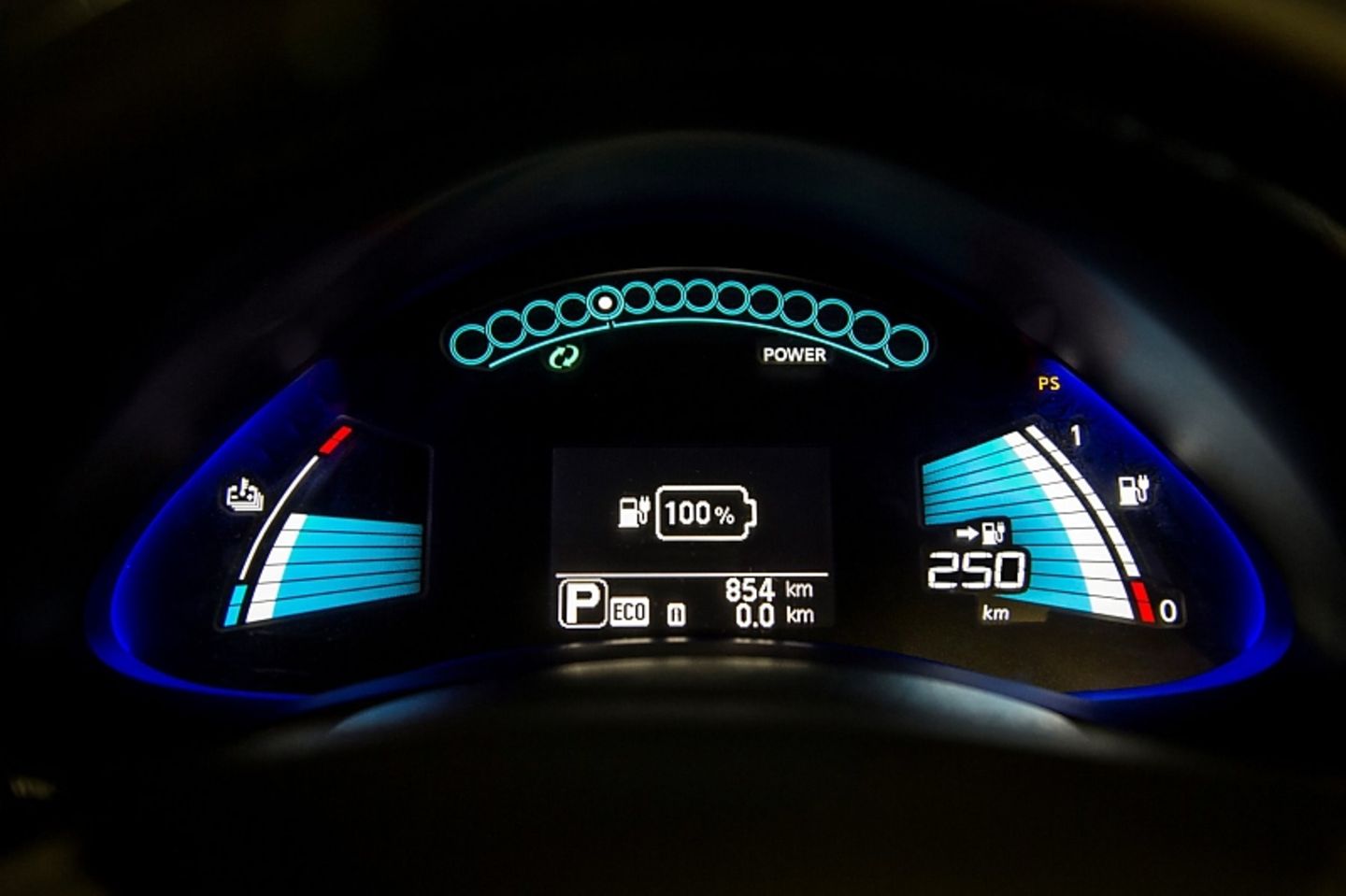 Nissan Leaf Jahrgang 2016 - etwas verspielt: das Cockpit