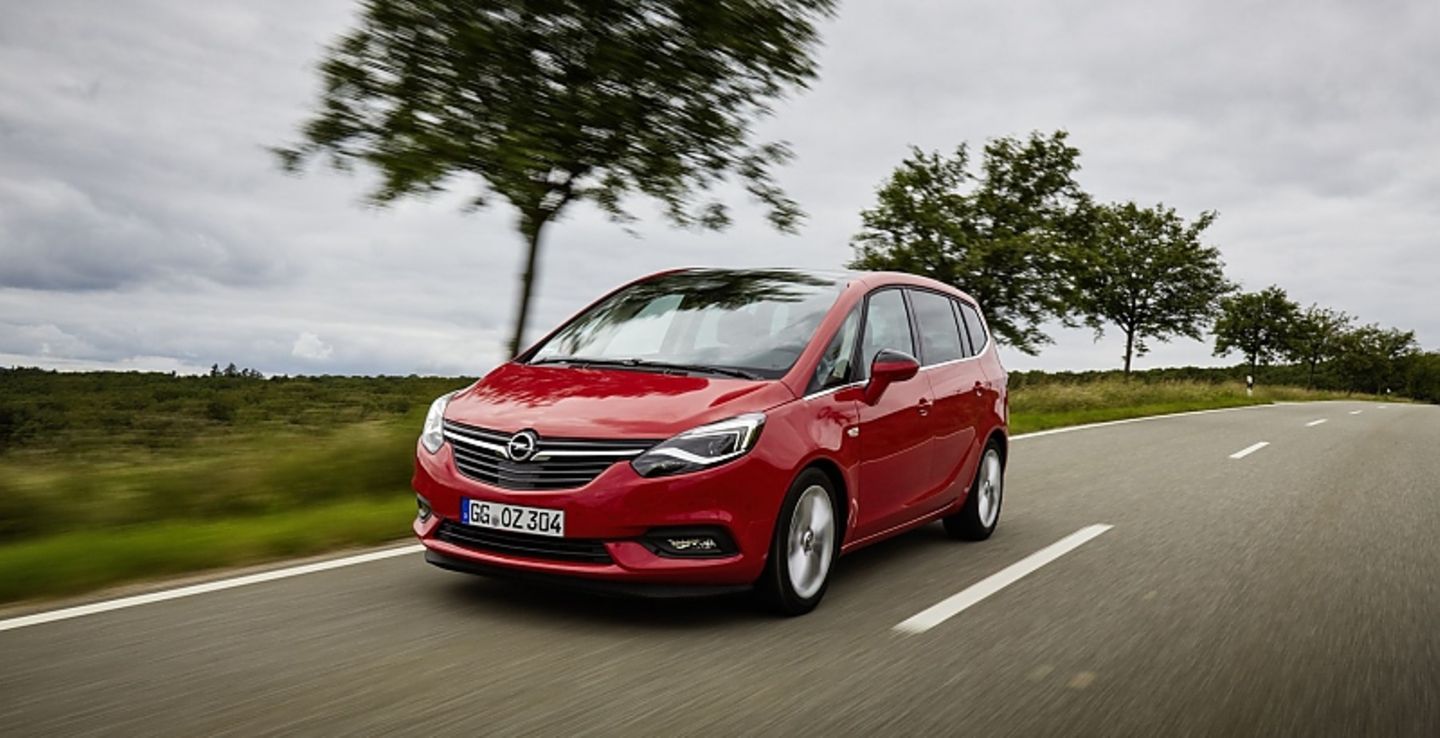 Die Spitzengeschwindigkeit ist 220 km/h