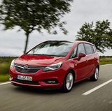 Die Spitzengeschwindigkeit ist 220 km/h