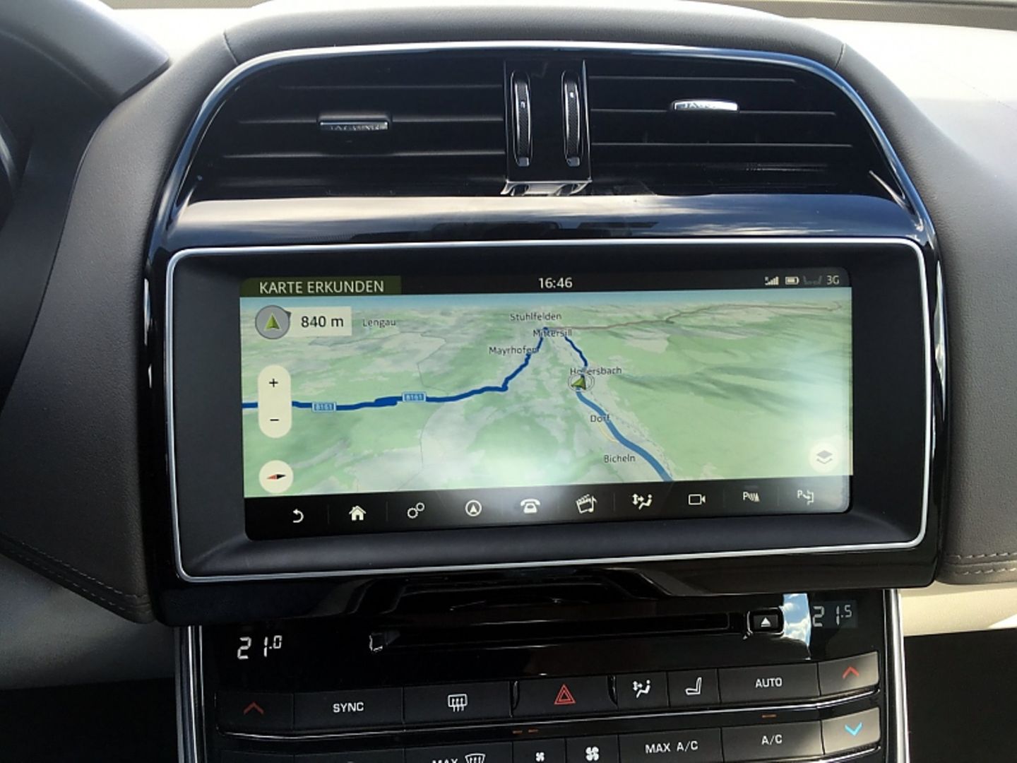 Das neue Bildschirmnavigationssystem im Jaguar XE S