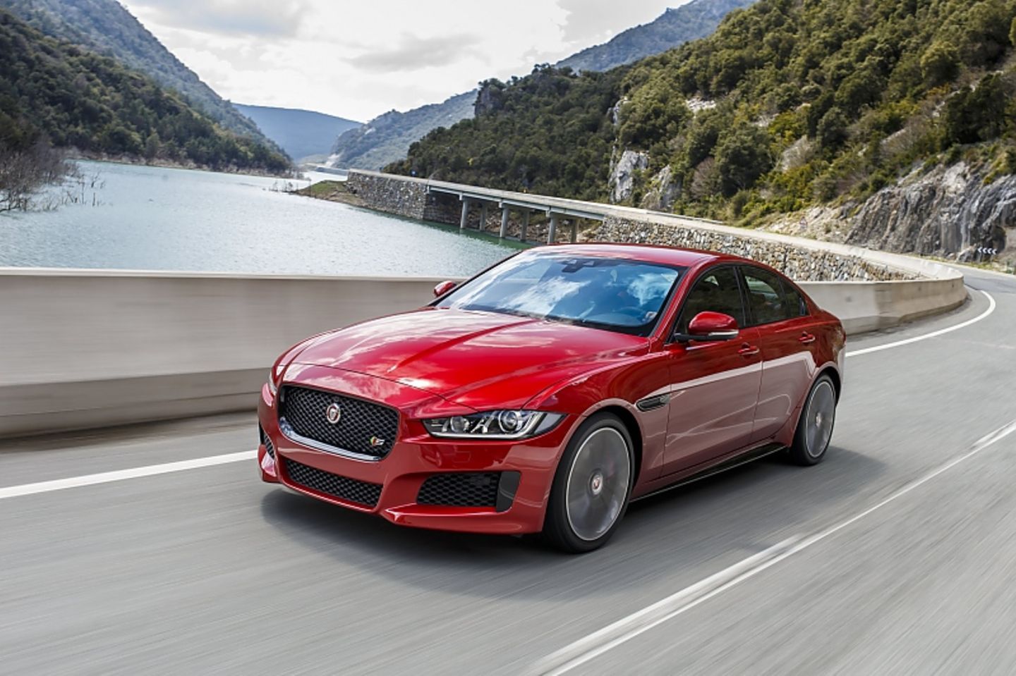 Jaguar XE S - wird über die Hinterachse angetrieben