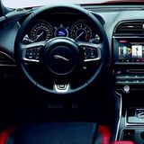 Das Cockpit des Jaguar XE S