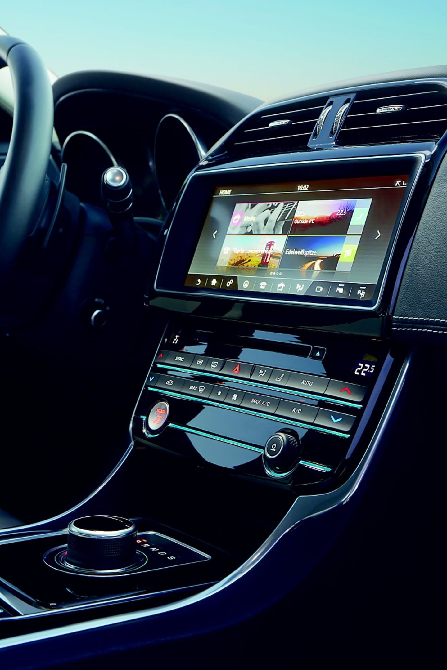 Die geänderte Mittelkonsole im Jaguar XE S