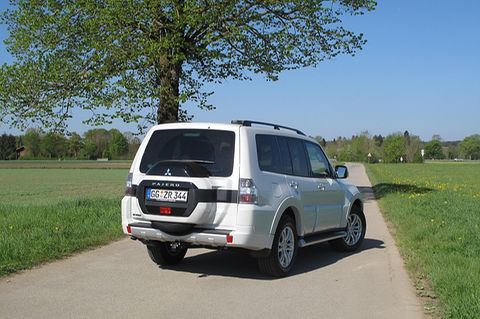 Mitsubishi Pajero 3.2 Di-D - hinten gibt es nach wie vor eine große Tür, die zur Seite öffnet